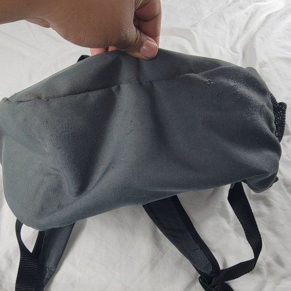 Nike Gray Backpack Lightweight Casual Outdoors School Collage Travel - Picture 5 of 12